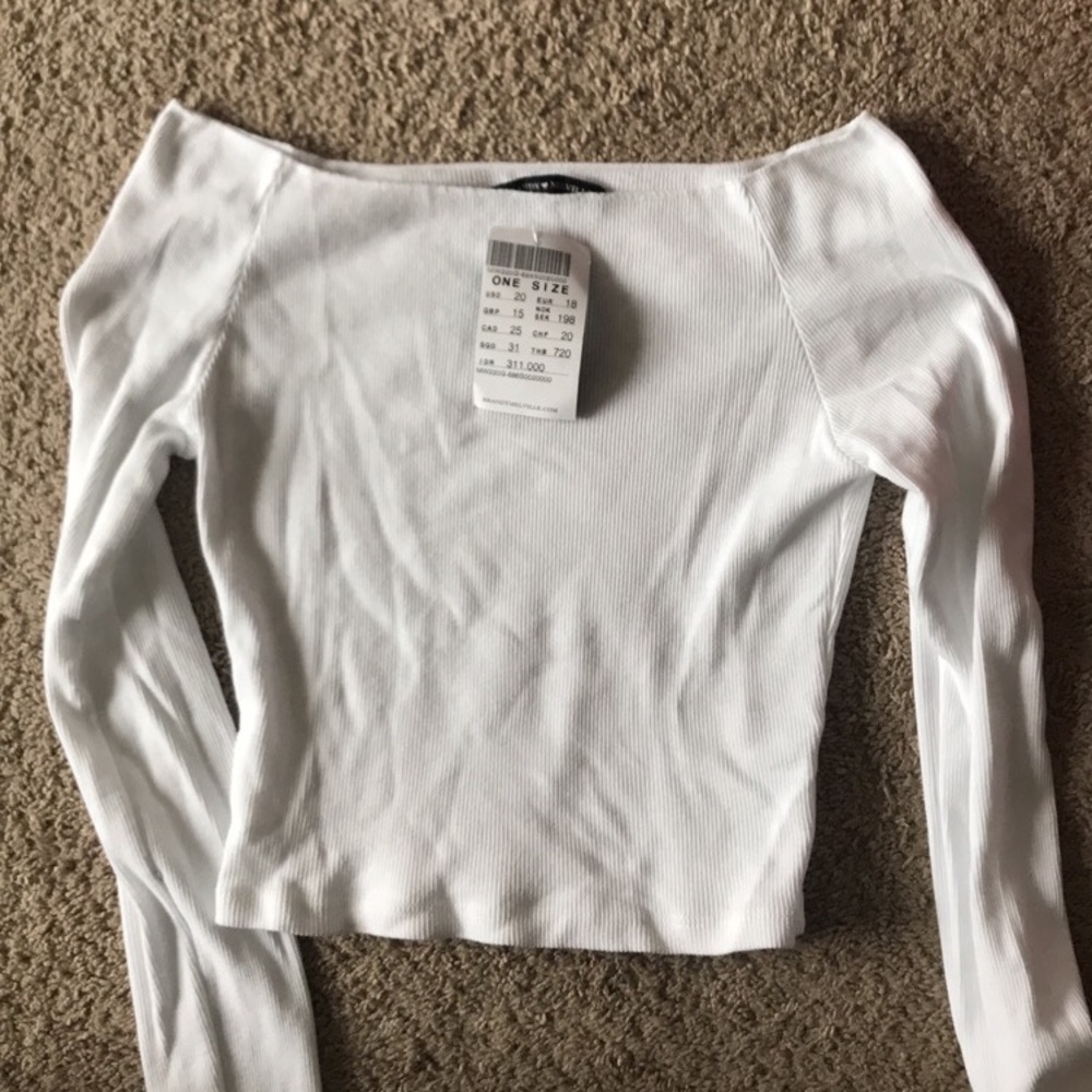Brandy Melville off the shoulder ribbed top